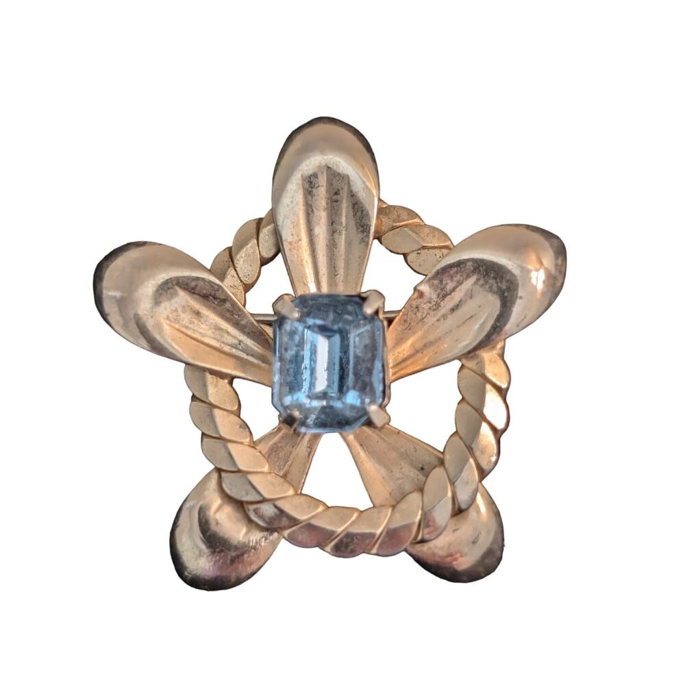 Vintage Gold Tone Emerald Cut Light Blue Stone Rope Flower Brooch